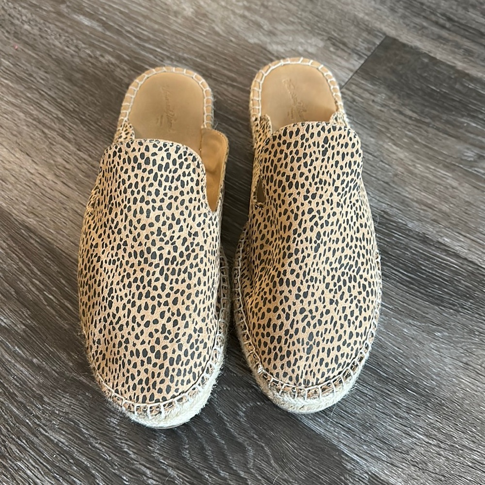 Universal Thread shoes